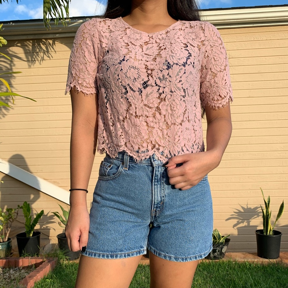 Laced pink pastel shirt